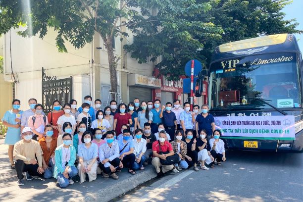 Tình nguyện viên Trường Đại học Y Dược, Đại học Quốc gia Hà Nội lên đường hỗ trợ tỉnh Đồng Tháp chống dịch
